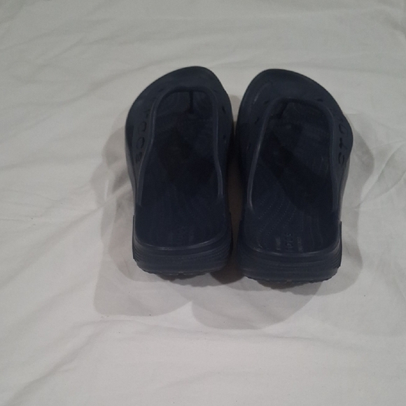 CROCS Unisex  Dark Blue Flip Flops Size M-10 W-12 - Picture 4 of 10